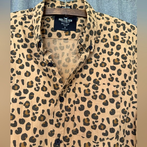 Hollister Epic Flex Leopard Print Button Down Shirt - Picture 1 of 4